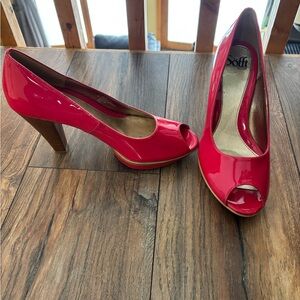 Sofft Women's Hot Pink Patent Peep Toe Heels